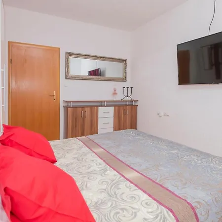 Three-bedroom In Vinjani Gornji Tatil Evi Aracici