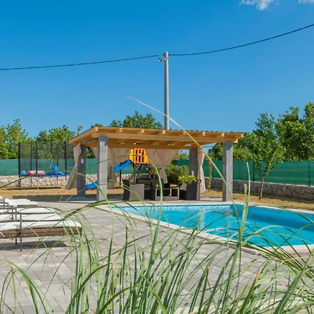 Three-bedroom In Vinjani Gornji Tatil Evi Aracici