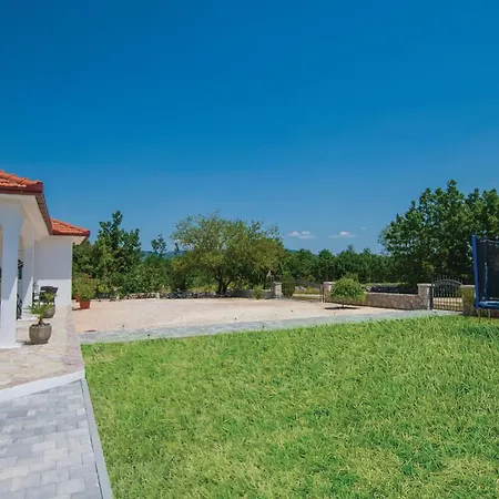 Three-bedroom In Vinjani Gornji Aracici