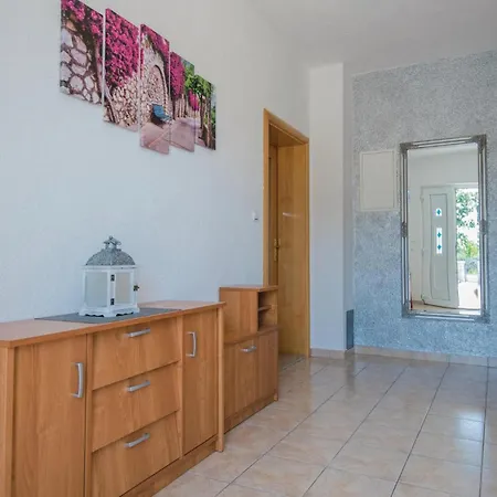 Holiday home 3 Bedroom Beautiful In Vinjani Gornji Aracici