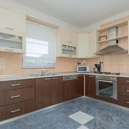 Holiday home 3 Bedroom Beautiful In Vinjani Gornji *
